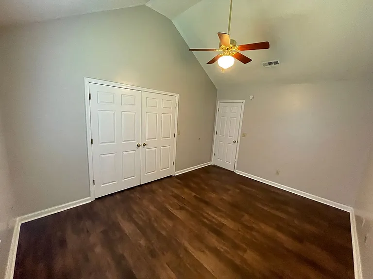 1004 Creekside Pl — Photo 8