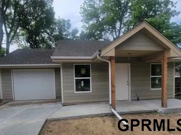 1049 Park St, Blair, NE 68008