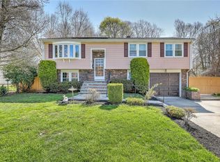 88 Interlocken Rd, East Providence, RI 02914