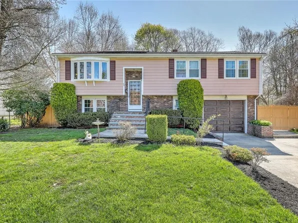 88 Interlocken Rd, East Providence, RI 02914
