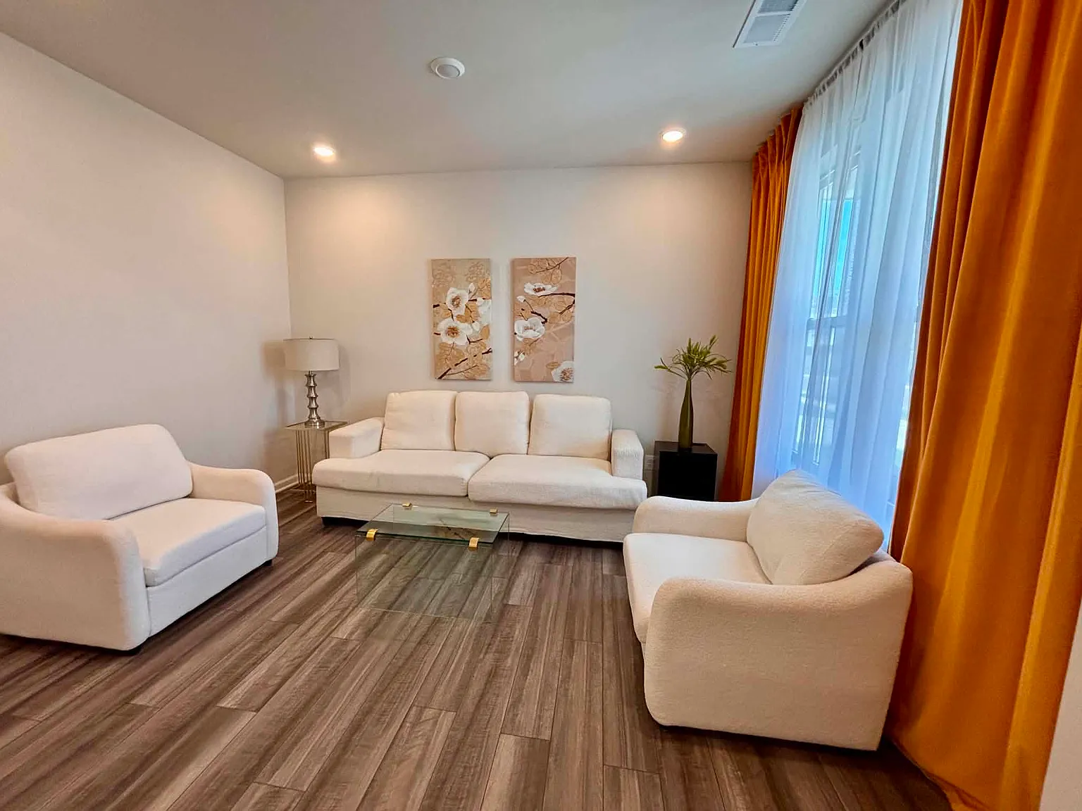 1 bed, 1.5 bath, 2550 sqft, $1,400 — Photo 2