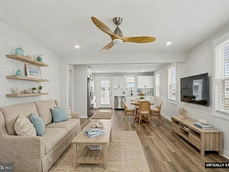 9135 Cuckold Point Rd — Photo 5