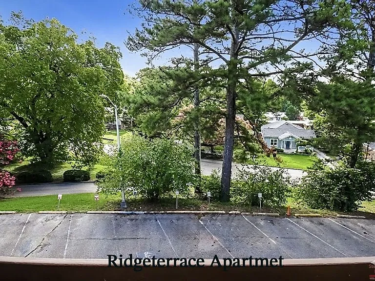 Ridge Terrace Apartments — Photo 8