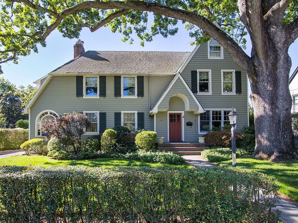 Pelham Manor Colonial