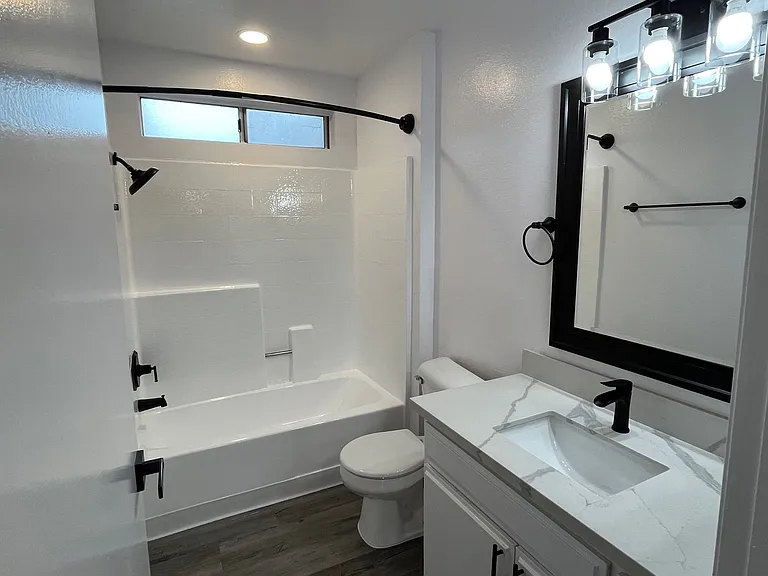 6651 Haskell Ave — Photo 10