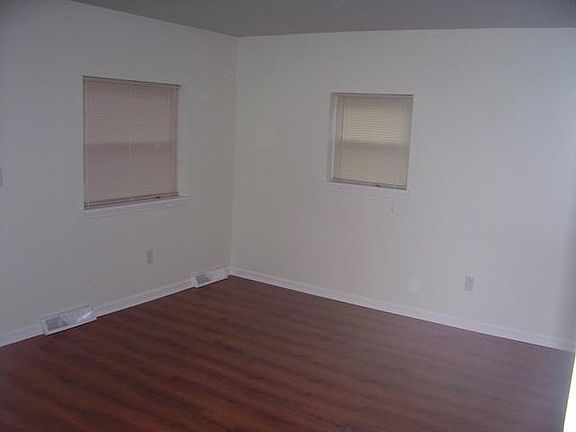 3rd image of 925 Parkwood Ave