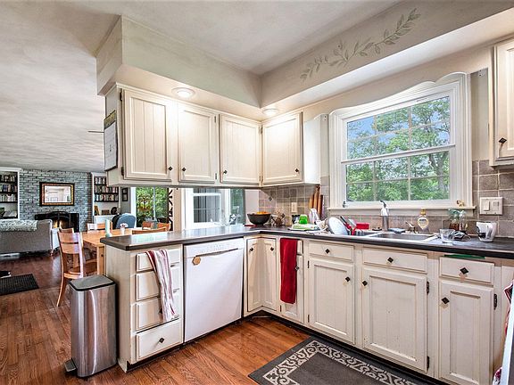 3rd image of 52773 Winterberry Dr