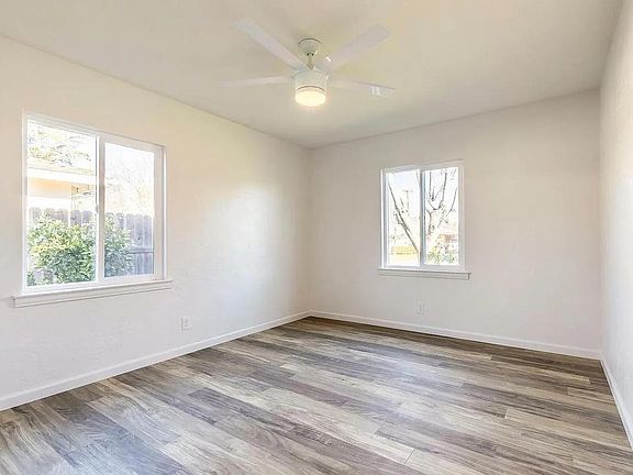 3rd image of 28 E Buckingham Way