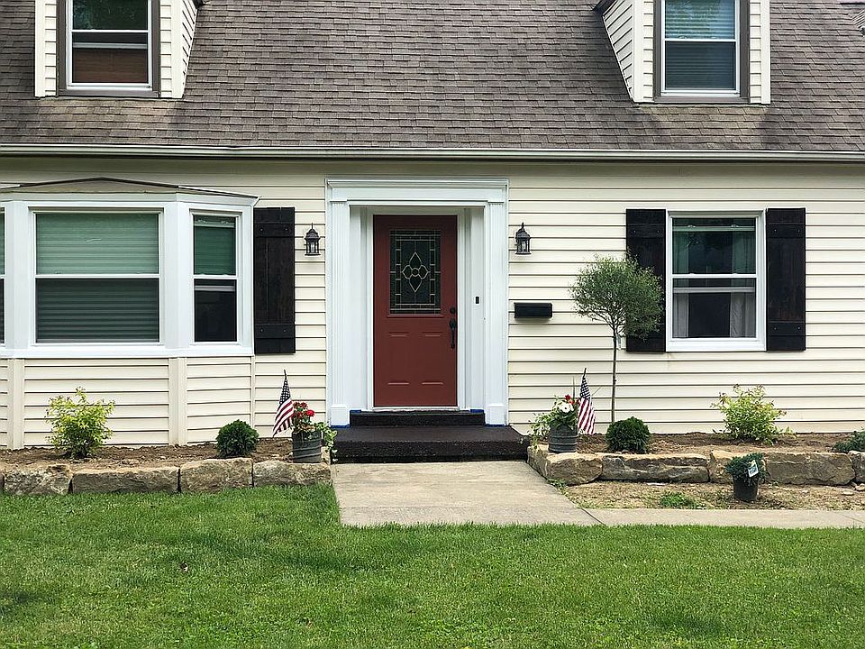 2nd image of 355 Scott St