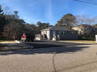 105 Peters Ln, Westhampton Beach, NY 11978