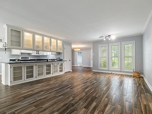 5th image of 802 Kingsway Cv