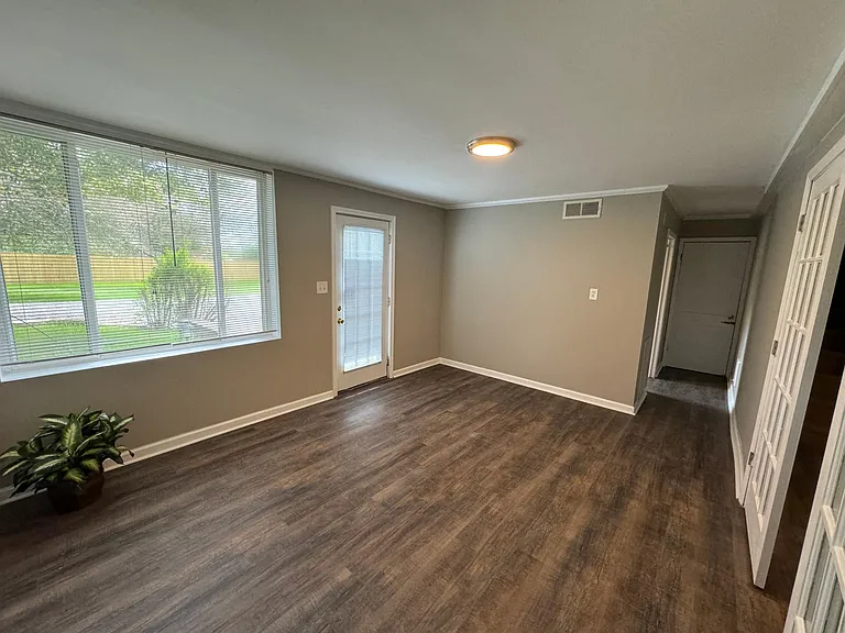 Separate Office/Den with private entrance