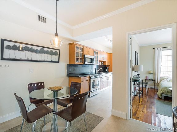 5th image of 1569 Michigan Ave APT 9