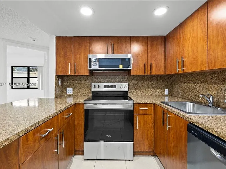 8290 Lake Dr #130 — Photo 6