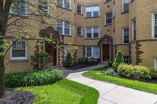 1st image of 4406 N Rockwell St #03