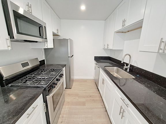 5th image of 910 N Orange Grove Ave APT 3