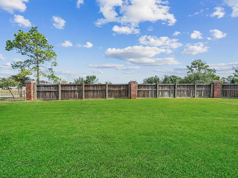 23010 Prairie Lake Ct — Photo 18