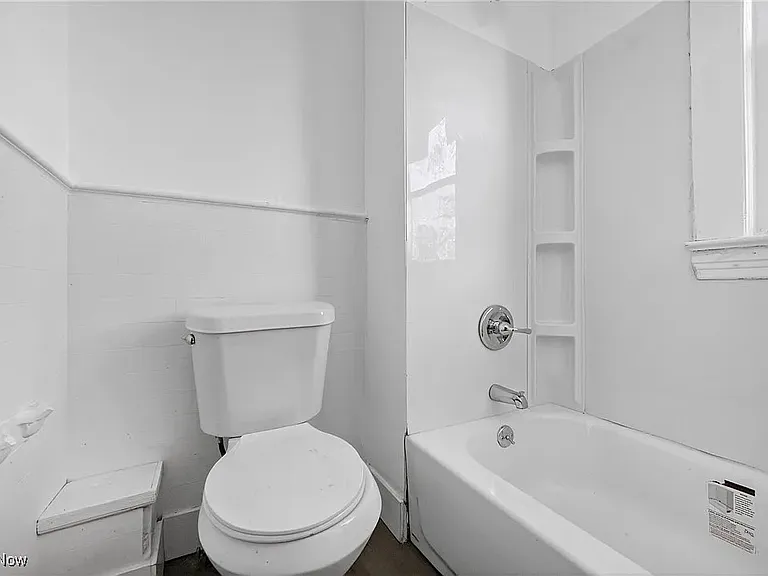 3557 W 32nd St #UP — Photo 10