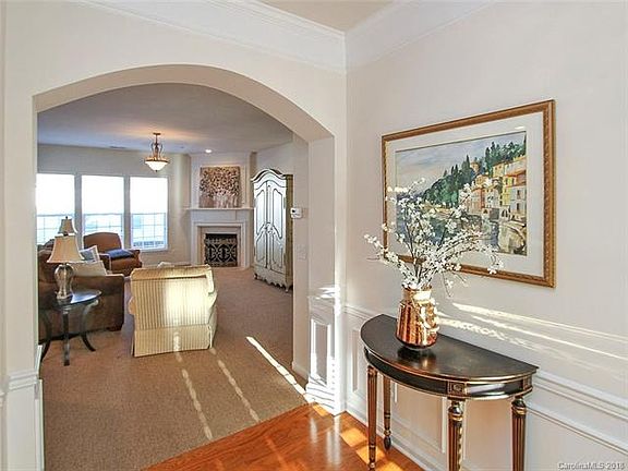 3rd image of 5176 Grandview Dr