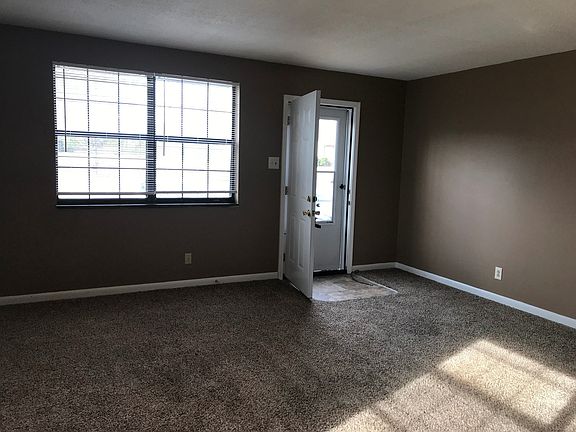 3rd image of 1585 Vista Ln #1585B