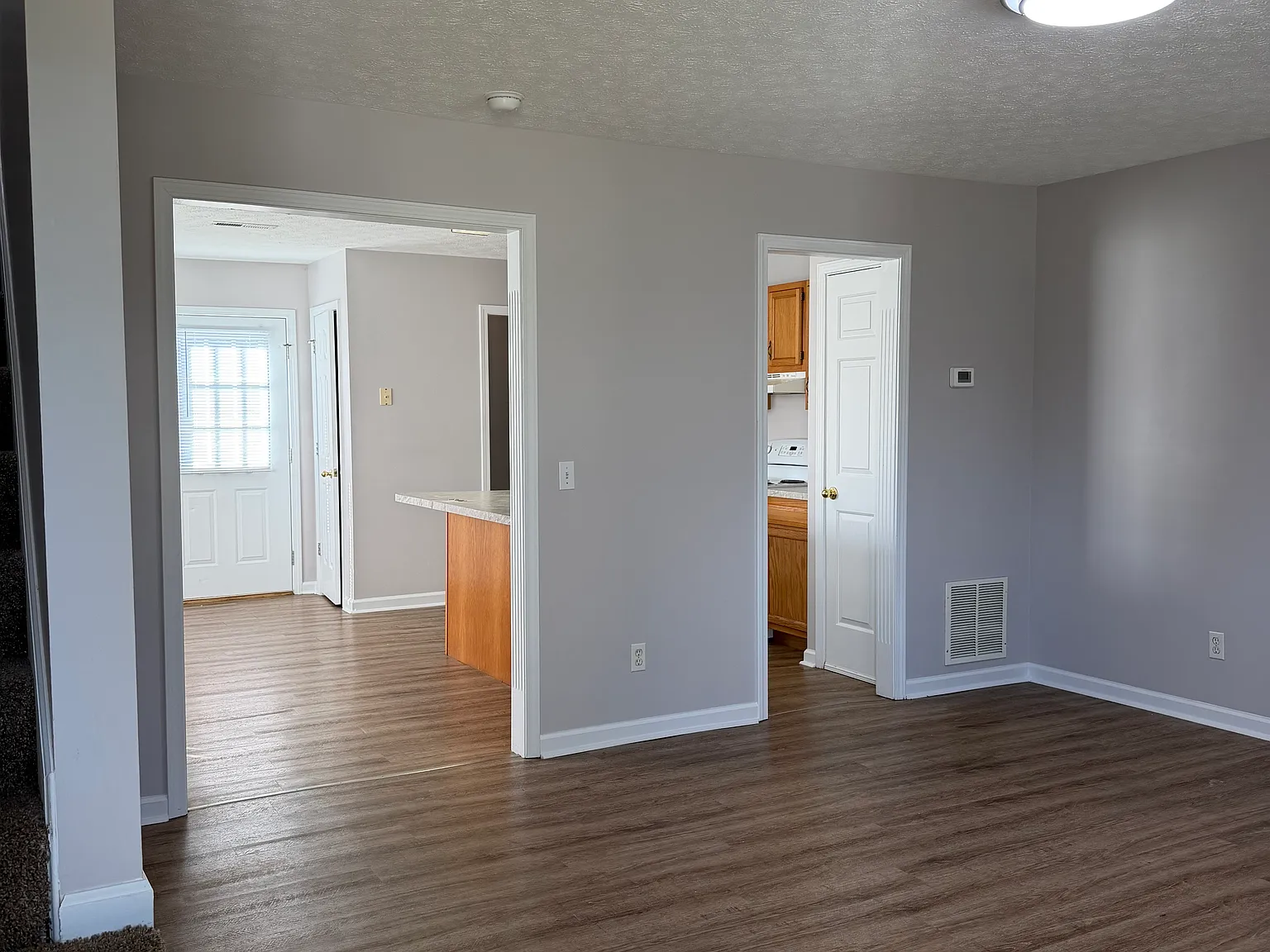 2 bed, 1.5 bath, 1050 sqft, $1,000 — Photo 2