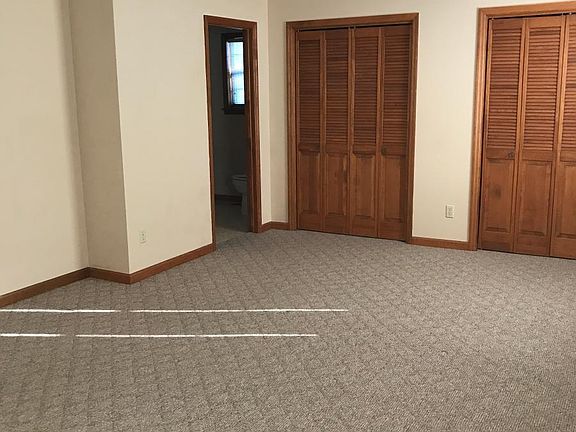 2nd image of 811 Oak Lawn Dr