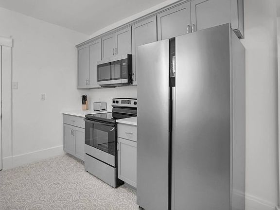 5th image of 1004 E 33rd St