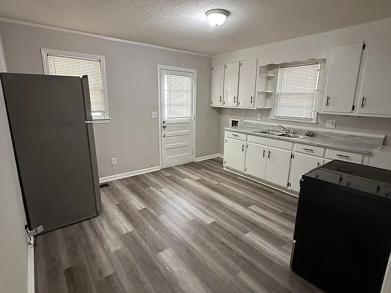 170 Queens Rd #C — Photo 5