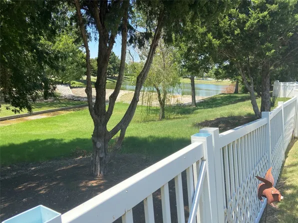 1005 Wisteria Ln, Aubrey, TX 76227