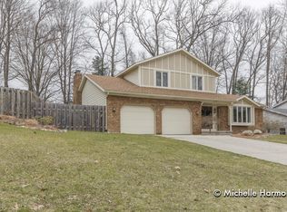 1948 Chateau Dr SW, Wyoming, MI 49519