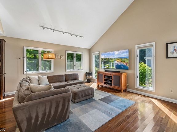 2nd image of 32 Meadow View Lane #32