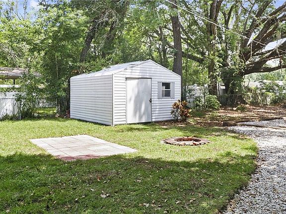 4th image of 2481 Palmetto Ave