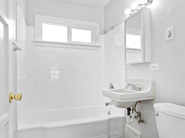 Lawton Apartments — Photo 11