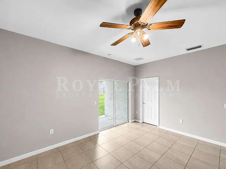 1322 Trafalgar Pkwy — Photo 6