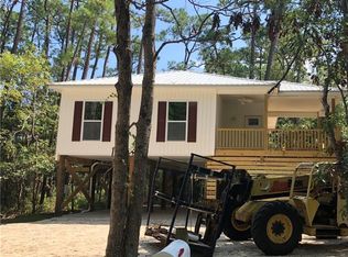 909 Lockenbie Pl, Dauphin Island, AL 36528