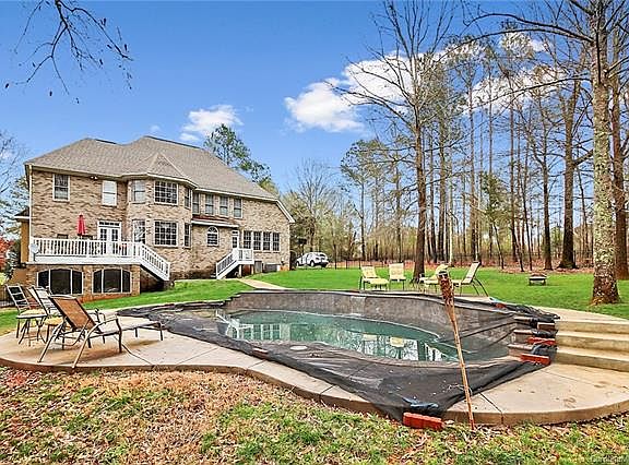 4th image of 2053 Balmoral Dr