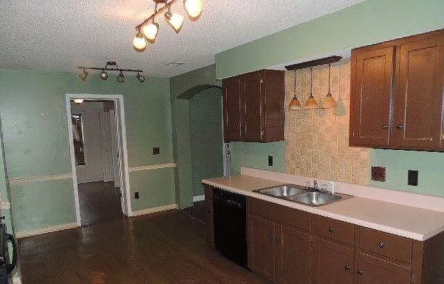 925 Granger Dr — Photo 7