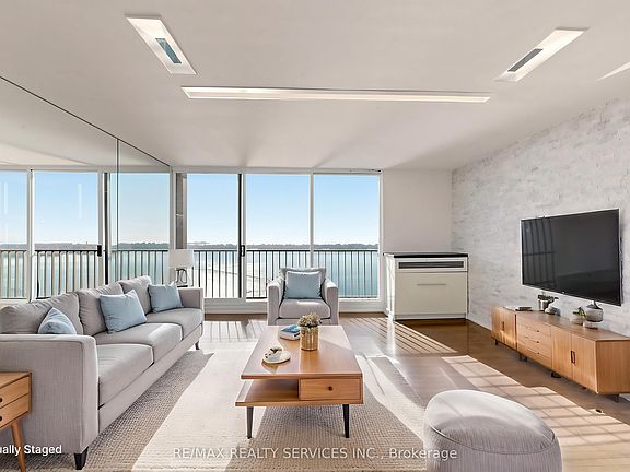3rd image of 33 Harbour Sq #2803