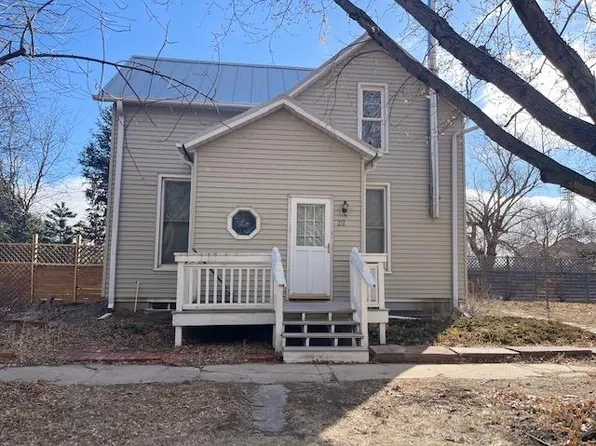 212 S Highland Ave, Upland, NE 68981