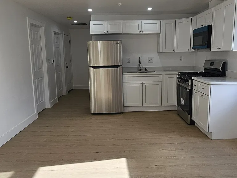 535 Washington St #3 — Photo 11