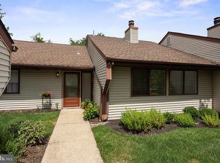 25 E Bluebell Ln, Mount Laurel, NJ 08054