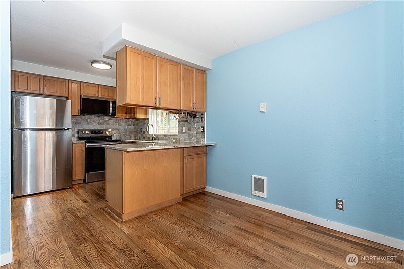 5th image of 126 W Casino Rd #9