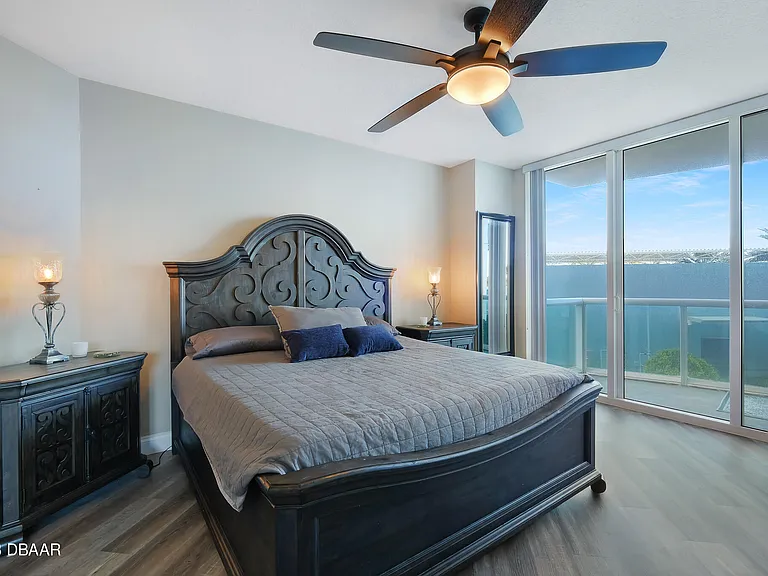 241 Riverside Dr #208 — Photo 18