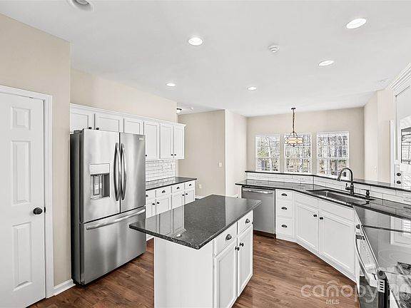 5th image of 222 Tyndale Ct