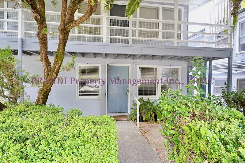 1 bed, 1.0 bath, 500 sqft, $2,200 — Photo 2