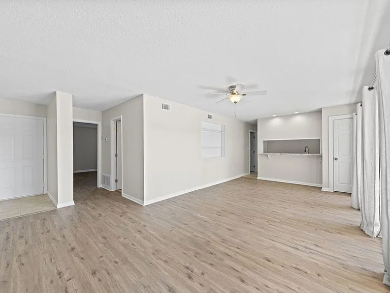 406 Marshall Ct NW #7 — Photo 7