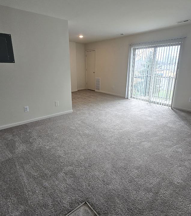 1st image of 162 Hammarlee Rd APT L