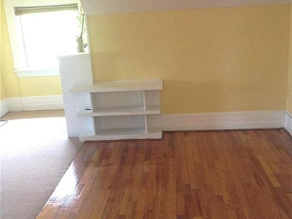 5th image of 230 E Sidney Ave
