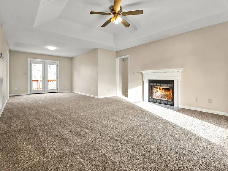 3416 Clearwater Dr — Photo 2