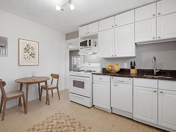 5th image of 195 Concord Ave APT 11